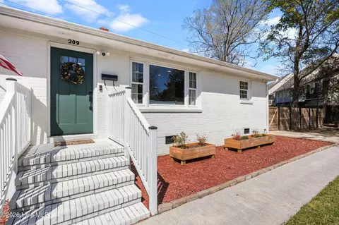 Exterior - 209 Puller Dr, Jacksonville, NC 28540 photo 1 of 6