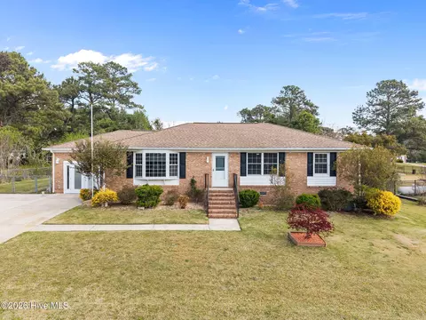404 Maplehurst Dr, Jacksonville, NC 28540