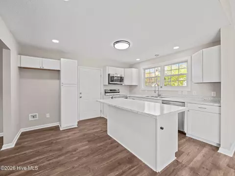 404 Maplehurst Dr, Jacksonville, NC 28540
