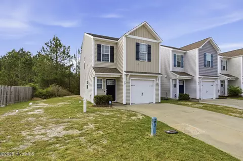70 Thornbury Dr, Rocky Point, NC 28457