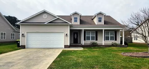 102 Borough Nest Dr, Swansboro, NC 28584