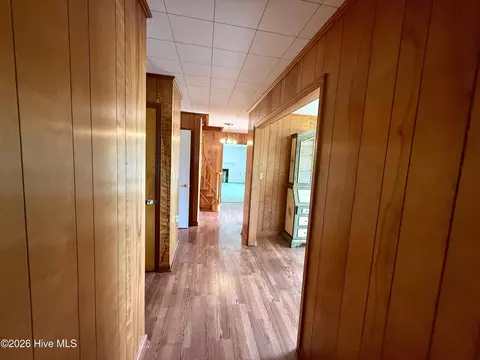 Entry Way - 459 Shell Rd, Atlantic, NC 28511 photo 2 of 5