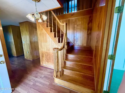 Entry Way - 459 Shell Rd, Atlantic, NC 28511 photo 3 of 5