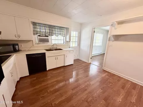Kitchen - 459 Shell Rd, Atlantic, NC 28511 photo 4 of 4