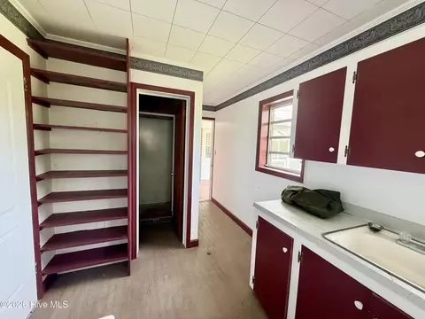 Entry Way - 459 Shell Rd, Atlantic, NC 28511 photo 5 of 5