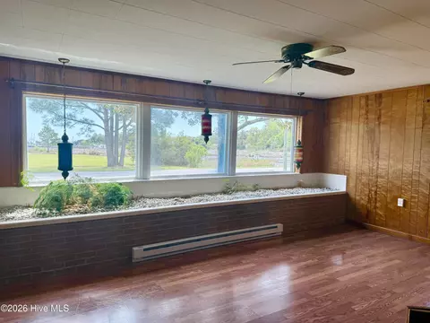 Living - 459 Shell Rd, Atlantic, NC 28511 photo 8 of 9