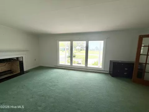 Living - 459 Shell Rd, Atlantic, NC 28511 photo 3 of 9
