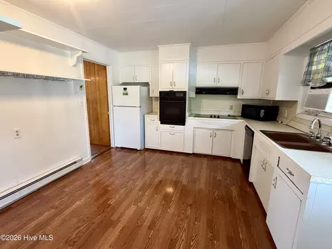 Kitchen - 459 Shell Rd, Atlantic, NC 28511 photo 3 of 4