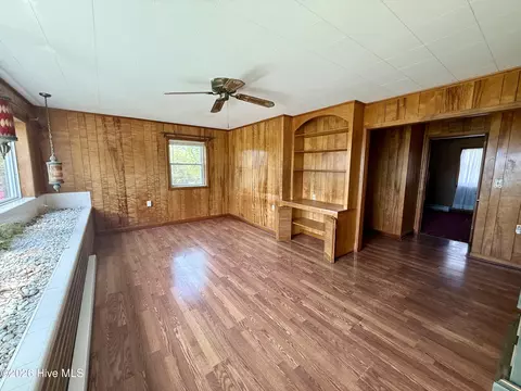 Living - 459 Shell Rd, Atlantic, NC 28511 photo 6 of 9
