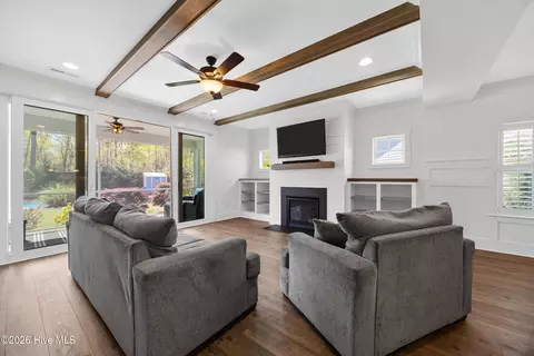Living - 375 Canter Crest Rd, Hampstead, NC 28443 photo 2 of 3