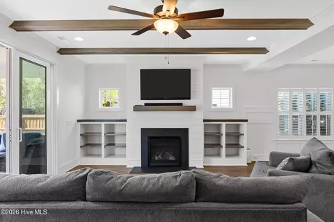 Living - 375 Canter Crest Rd, Hampstead, NC 28443 photo 1 of 3
