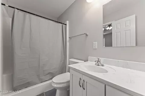 Bath - 106 Walnut Ave, Hamlet, NC 28345 photo 2 of 3
