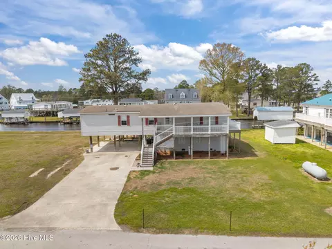 46 Riverview Dr, Chocowinity, NC 27817