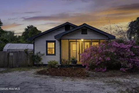 2240 W Lake Shore Dr, Wilmington, NC 28401