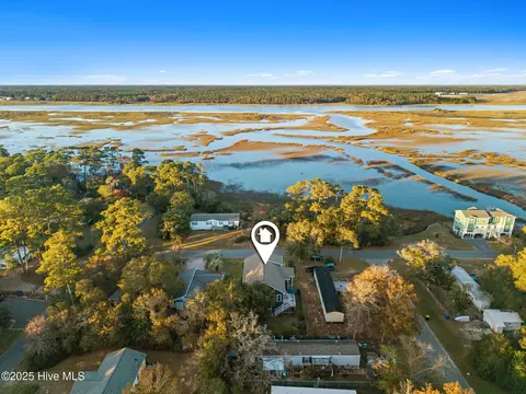 7605 E Yacht Dr NE, Oak Island, NC 28465