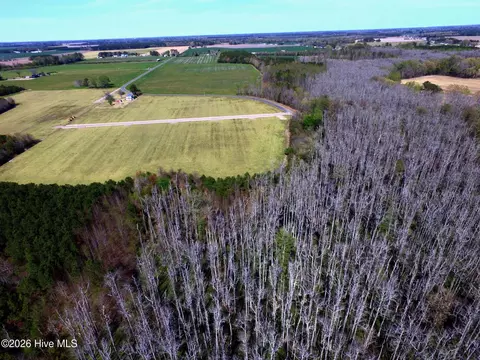 8 Camp Perry Rd, Hertford, NC 27944