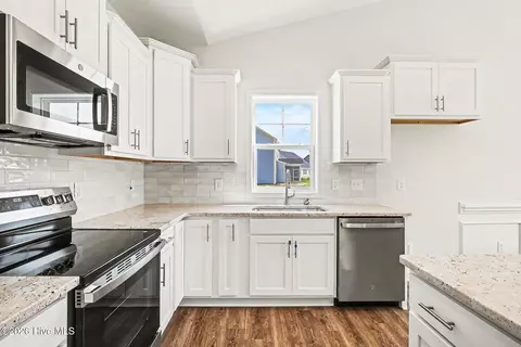 Kitchen - 113 Yardley Dr, Smithfield, NC 27577 photo 2 of 3