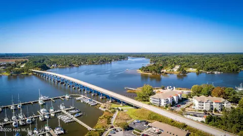 300 Midyette St # B2, Oriental, NC 28571