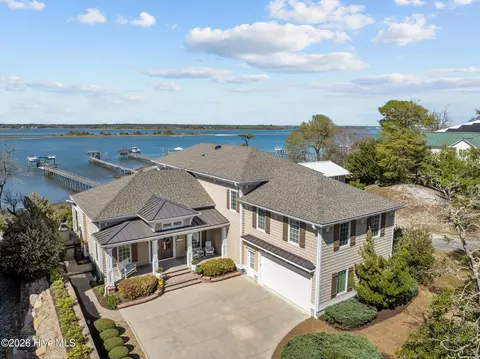 8404 Sound Dr, Emerald Isle, NC 28594