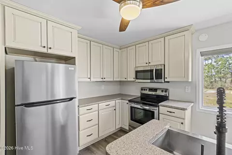 Kitchen - 38 Riegel Dr, Hubert, NC 28539 photo 3 of 4