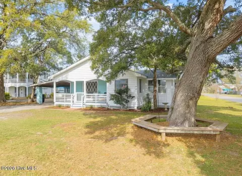 109 River Dr, Southport, NC 28461