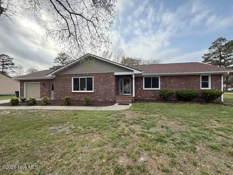 402 Crestwood Dr, Newport, NC 28570