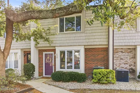430 Cobblestone Dr, Wilmington, NC 28405