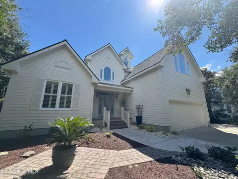 573 Coral Ridge Rd, Pine Knoll Shores, NC 28512