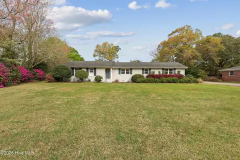 240 Jeb Stuart Dr, Wilmington, NC 28412