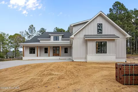 125 Smathers Dr, West End, NC 27376