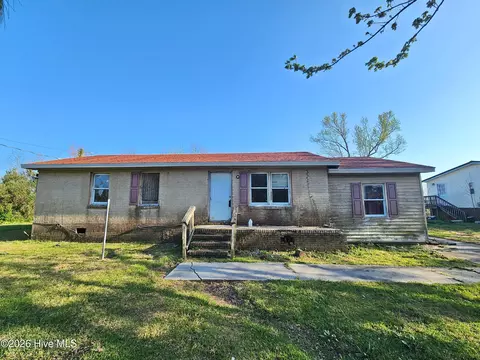 1729 Swamp Rd, Engelhard, NC 27824