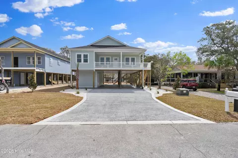 150 NE 1st St, Oak Island, NC 28465