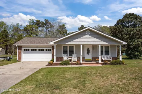 1904 Paulette Rd, Morehead City, NC 28557