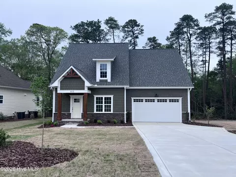 613 Jumper Ct, Southern Pines, NC 28387