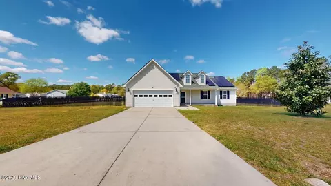 308 Parkton Dr, Richlands, NC 28574