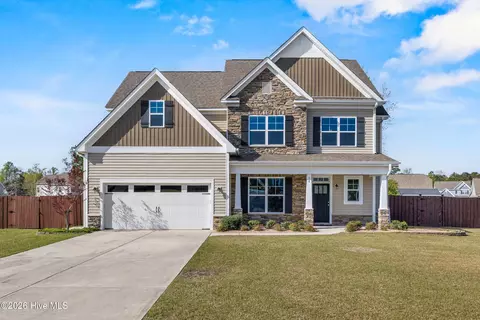 Exterior - 38 E Conolly Ct, Hampstead, NC 28443 photo 4 of 9
