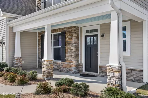 Exterior - 38 E Conolly Ct, Hampstead, NC 28443 photo 2 of 9
