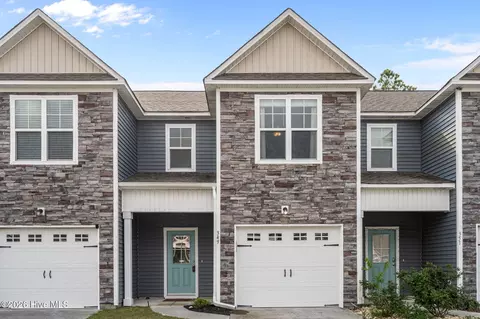 349 S Stingray Ln, Sneads Ferry, NC 28460