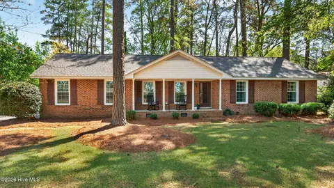 118 Greenwood Dr, Greenville, NC 27834