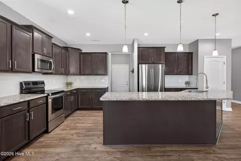 Kitchen - 128 Downy Dr, Hampstead, NC 28443 photo 4 of 6