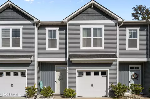 11 Acacia Rd, Hampstead, NC 28443