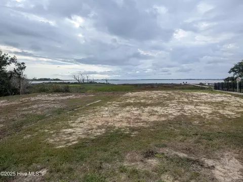 703 Cannonsgate Dr, Newport, NC 28570