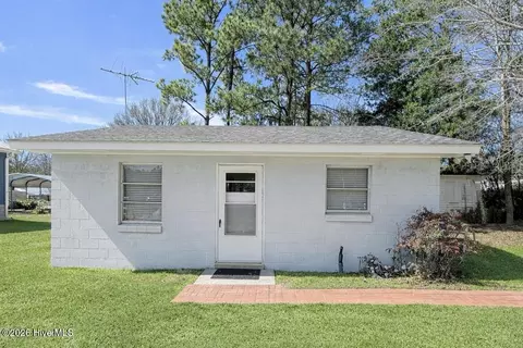 124 Bayshore Dr, Cape Carteret, NC 28584