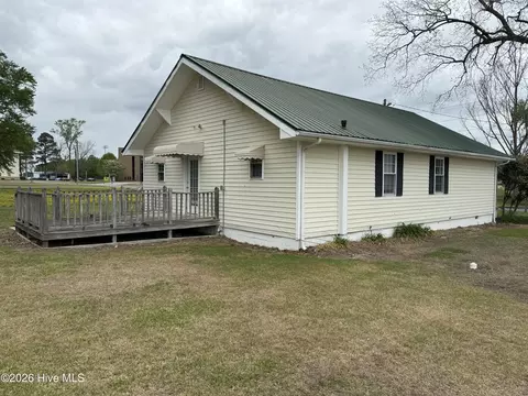Exterior - 511 W Station St, Mount Olive, NC 28365 photo 4 of 4
