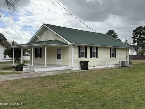 511 W Station St, Mount Olive, NC 28365