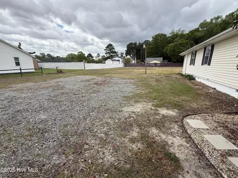 Exterior - 511 W Station St, Mount Olive, NC 28365 photo 2 of 4