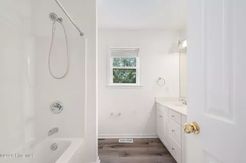 Bath - 106 William Tryon Ct, Kill Devil Hills, NC 27948 photo 4 of 5