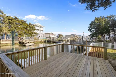 Exterior - 140 Marlin Dr, Holden Beach, NC 28462 photo 7 of 7