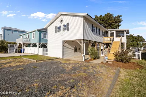 Exterior - 140 Marlin Dr, Holden Beach, NC 28462 photo 2 of 7