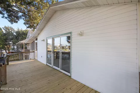 Exterior - 140 Marlin Dr, Holden Beach, NC 28462 photo 6 of 7